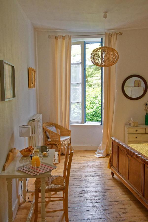 Maison Rives - Village Du Livre De *