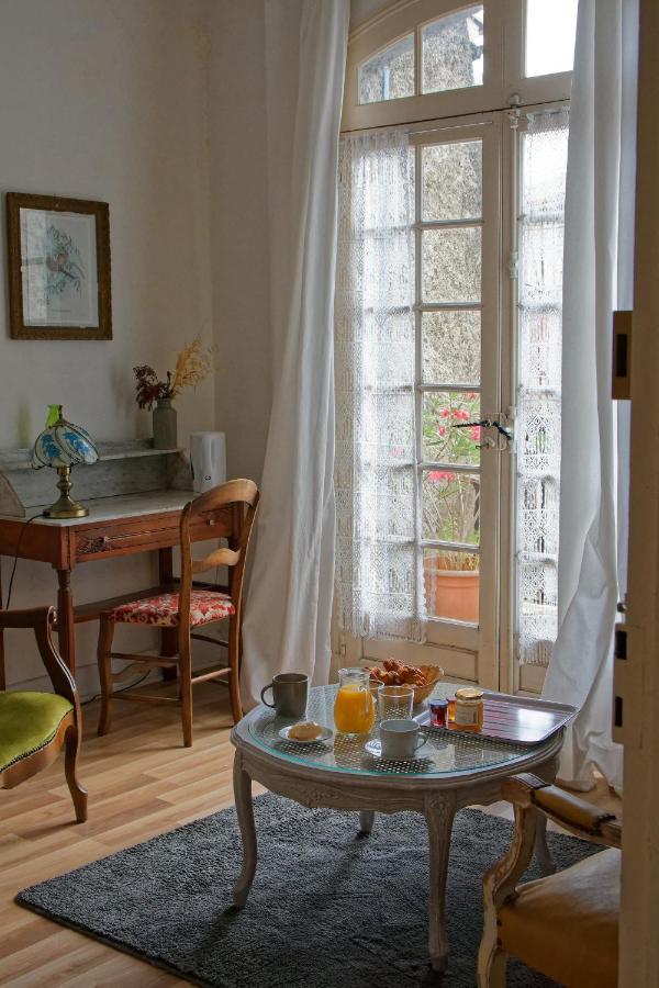 Maison Rives - Village Du Livre De Bed & Breakfast