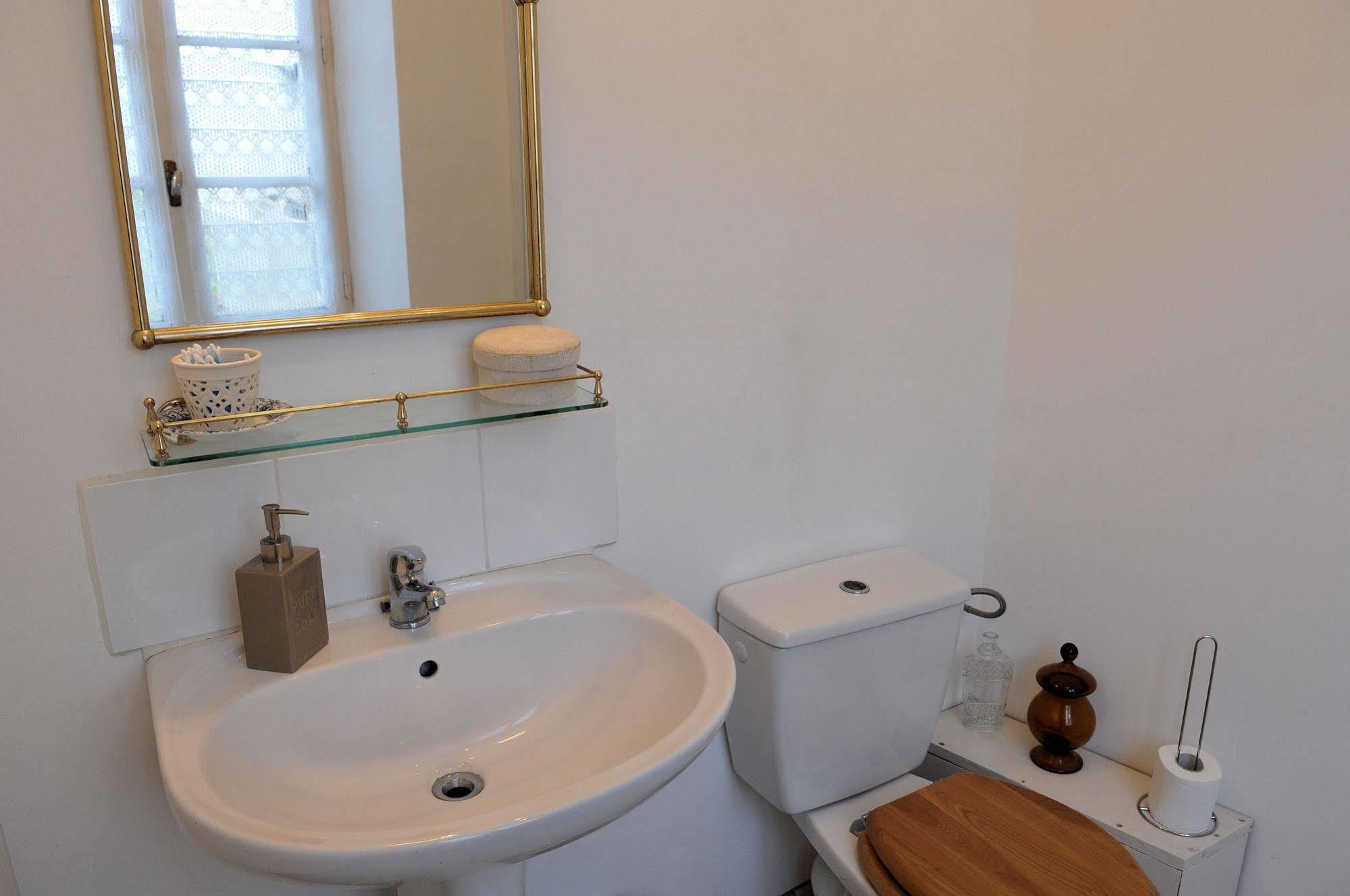 Bed & Breakfast Maison Rives - Village Du Livre De *